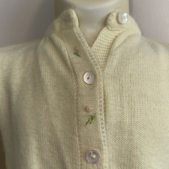 Vintage baby girl yellow cardigan sweater with matching knit booties - Picture 3 of 7